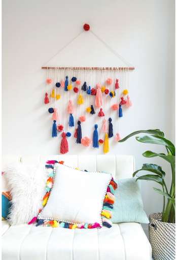 Play APK DIY Easy Hanging Wall Decoration Ideas  and enjoy DIY Easy Hanging Wall Decoration Ideas with UptoPlay com.DIYEasyHangingWallDecorations.Esmut