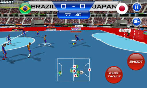 Play futsal game 