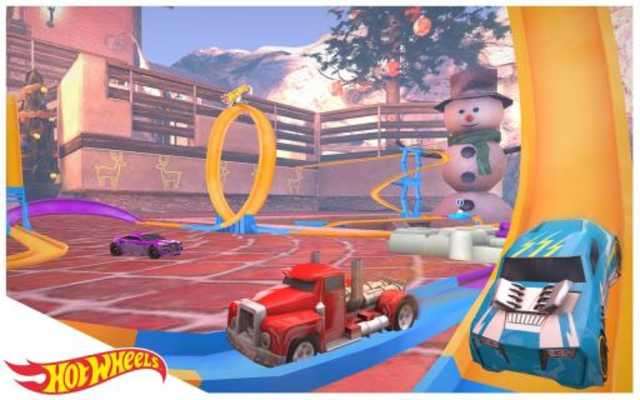 Play Hot Wheels® Track Builder™ 