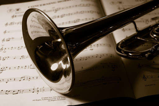 Play APK Learn to play the trumpet  and enjoy Learn to play the trumpet with UptoPlay coolfreeapps.appslaborator.learn.to.play.the.trumpet