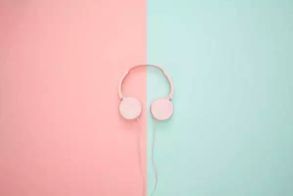 Play 102.6 FM Radio stations onlie