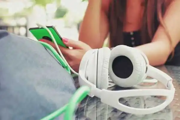 Play 92.8 FM Radio stations online