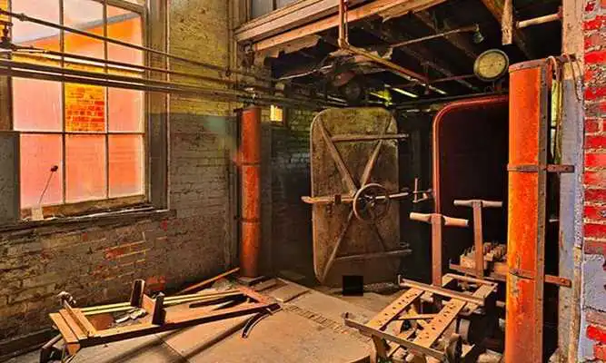 Play Abandoned Silk Mill Escape