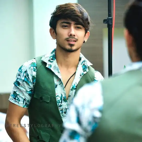 Play Adnaan Shaikh Wallpapers as an online game Adnaan Shaikh Wallpapers with UptoPlay