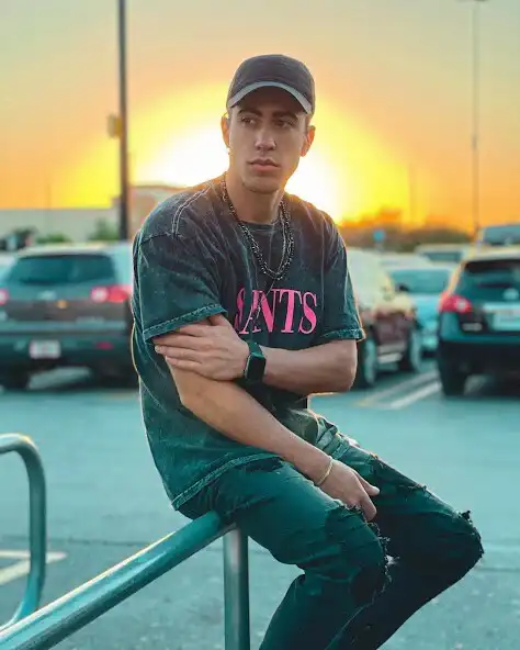 Play Alejo Igoa Wallpapers HD Photo as an online game Alejo Igoa Wallpapers HD Photo with UptoPlay