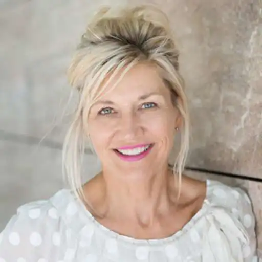 Run free android online Angelica medium APK