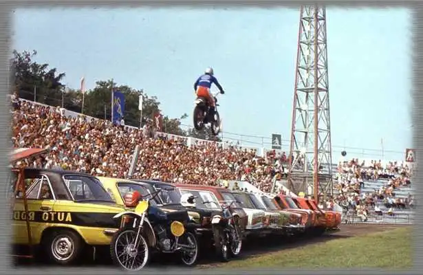 Play Auto Rodeo Wallpaper