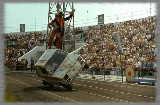Play Auto Rodeo Wallpaper