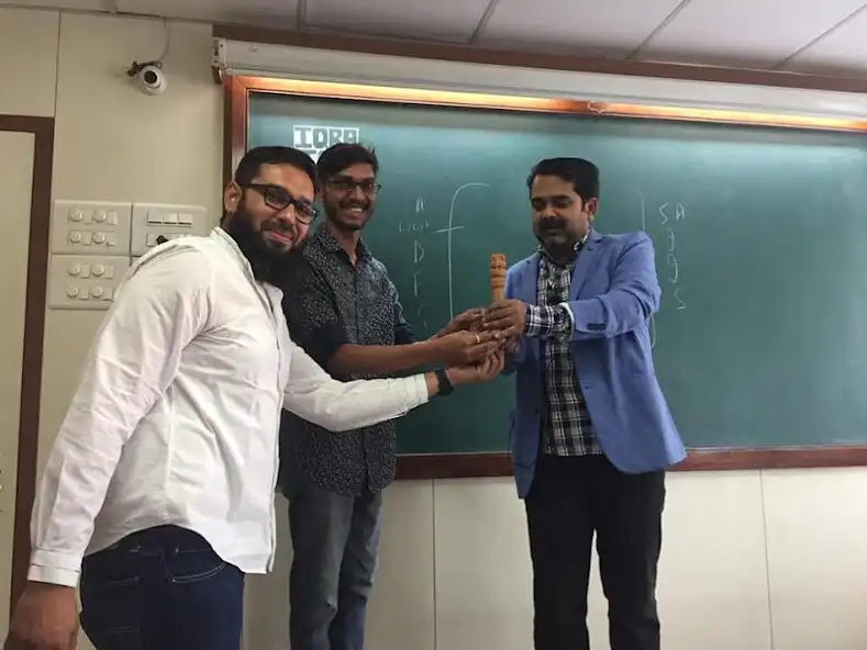 Play Avadh Ojha as an online game Avadh Ojha with UptoPlay