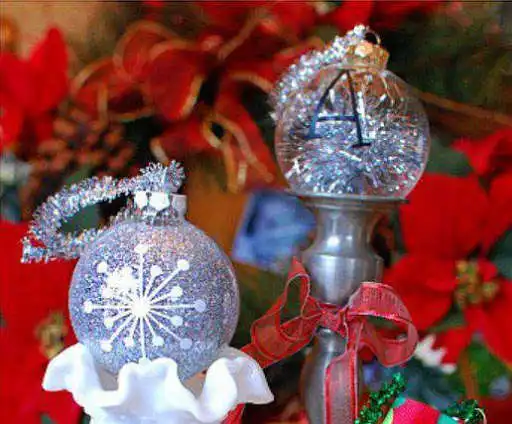 Play best christmas ornaments  and enjoy best christmas ornaments with UptoPlay