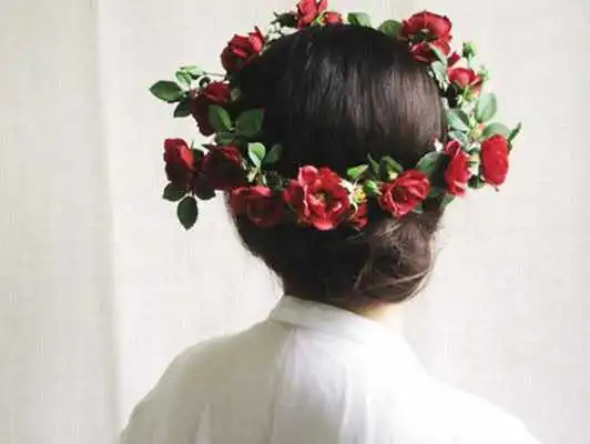 Play BIG FLORAL CROWN