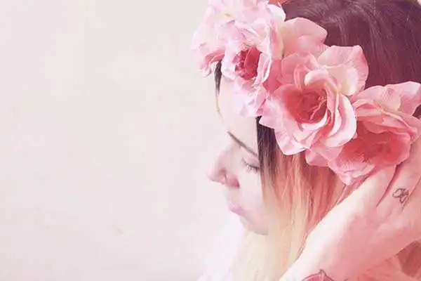 Play BIG FLORAL CROWN