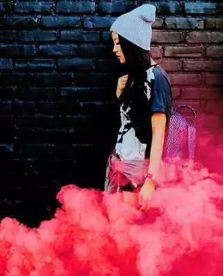Play Bomb Smoke Girl Wallpaper
