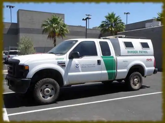 Play Border Patrol wallpaper