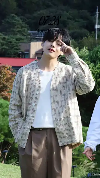 Play BTS V Wallpaper HD 2K 4K  and enjoy BTS V Wallpaper HD 2K 4K with UptoPlay