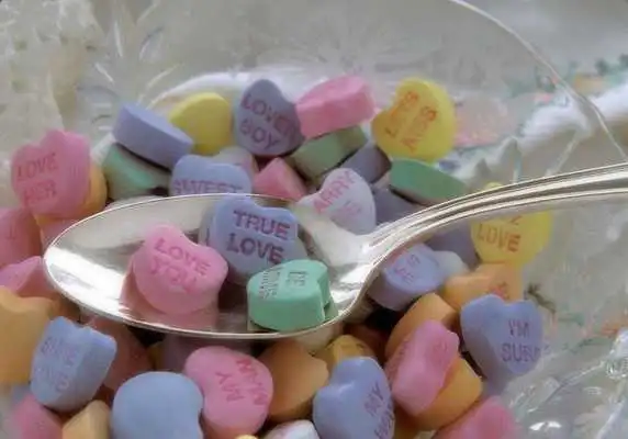 Play Candy Jigsaw