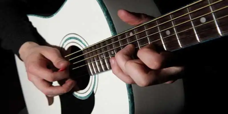 Play Chord Gitar Lirik Lagu Lengkap