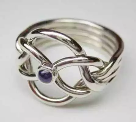 Play classy wedding ring design