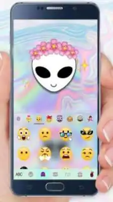 Play Cute Alien Keyboard Theme