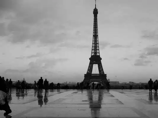 Play Cute Eiffel Tower Wallpapers