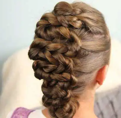Play Cute girl hairstyles