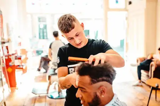Play Daggers Barbershop as an online game Daggers Barbershop with UptoPlay