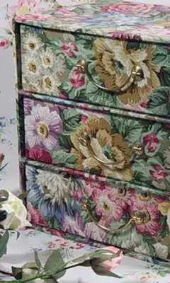 Play Decoupage Wallpapers