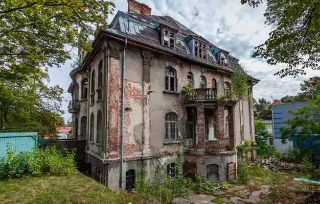 Play Deserted Villa Escape