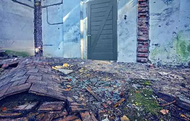 Play Deserted Villa Escape