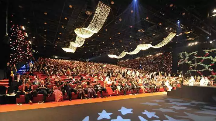 Play DIFFerent Reality Play DIFFerent Reality