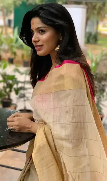 Play Divya Bharathi Wallpapers HD  and enjoy Divya Bharathi Wallpapers HD with UptoPlay