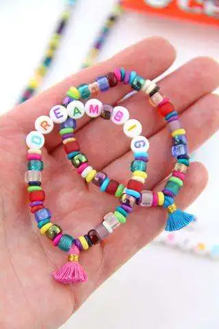 Play DIY Bracelet Craft Ideas as an online game DIY Bracelet Craft Ideas with UptoPlay