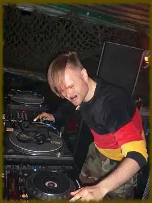 Play Djs Spinning wallpaper