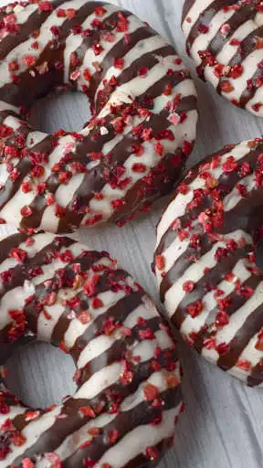 Play Donuts Wallpaper  and enjoy Donuts Wallpaper with UptoPlay