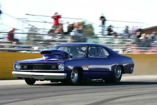 Play Drag racing wallpaper