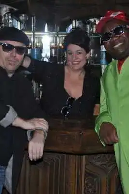 Play Dr T  Olympic Kiss Band