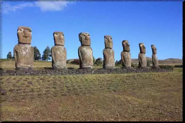 Play Easter Island wallpaper