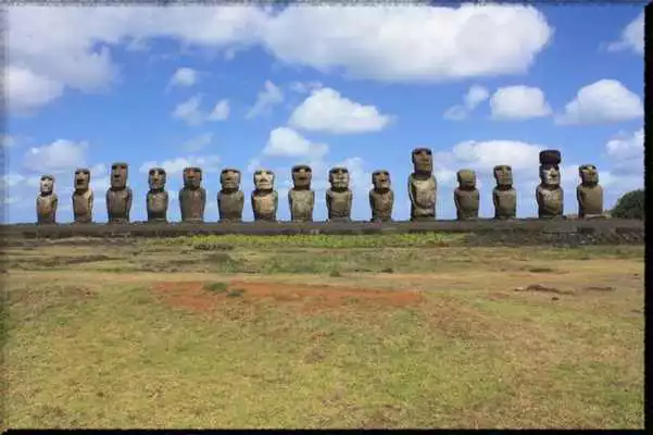 Play Easter Island wallpaper