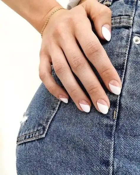Play Easy Nail Design as an online game Easy Nail Design with UptoPlay
