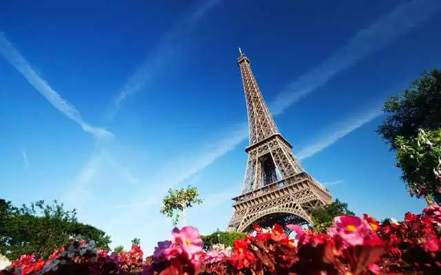 Play Eiffel Tower Pack 2 LWP