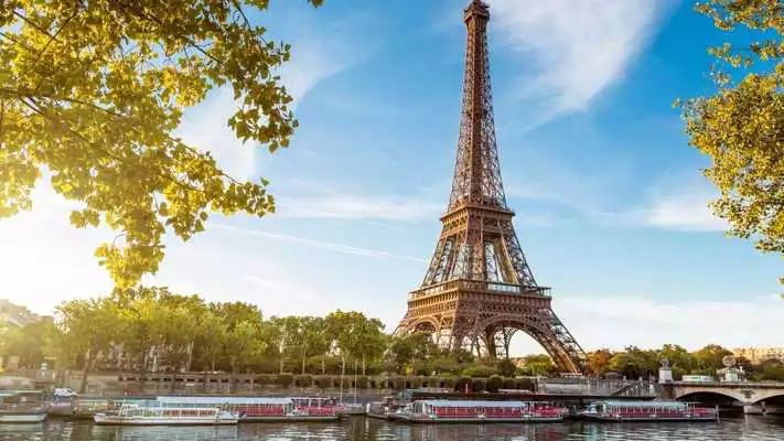 Play Eiffel Tower Pack 2 LWP