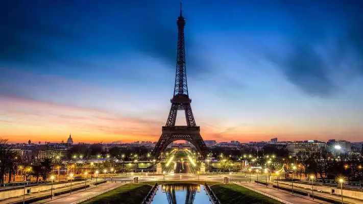 Play Eiffel Tower Pack 2 LWP