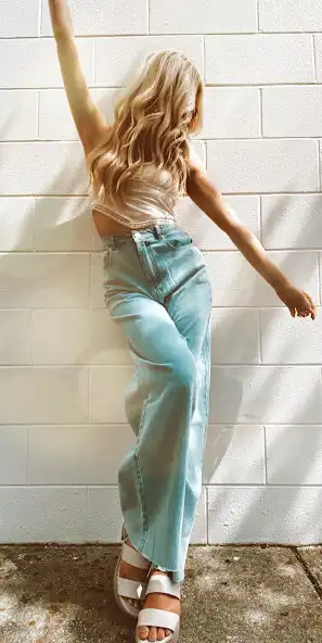 Play Elle Rae  and enjoy Elle Rae with UptoPlay