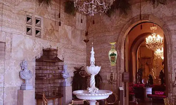 Play Escape From National Palace
