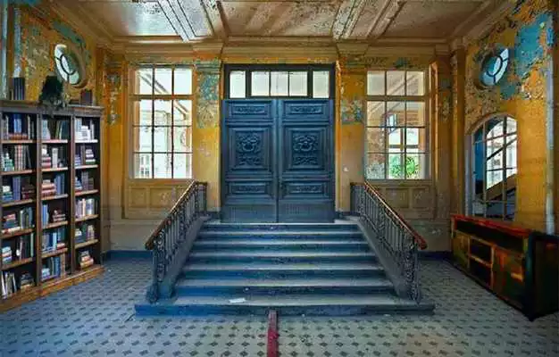 Play Escape Game-Neglected Hospital