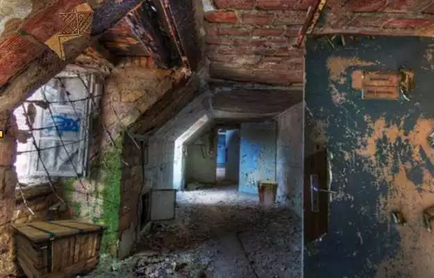 Play Escape Game - Old Laboratory