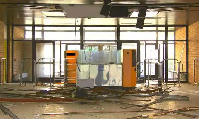 Play Escape Game Swimming Pool