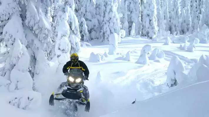 Play Extreme. Snow race. Wallpapers