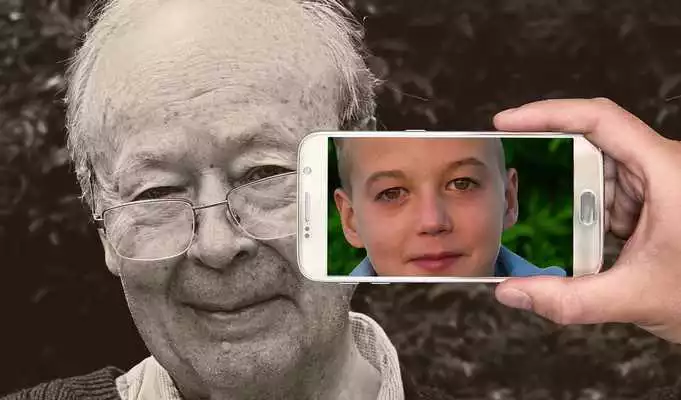 Play FaceApp 2