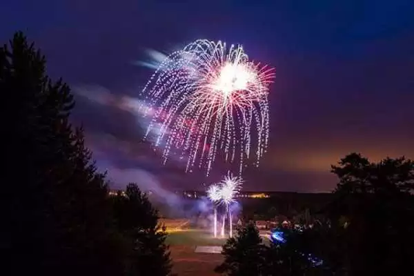 Play Fireworks wallpaper